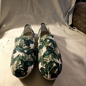 Leaf Pattern Canvas Slip-Ons